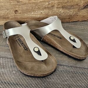 New w/o Box Birkenstock Gizeh sandals in Gold EU 39 Wide 8-8.5